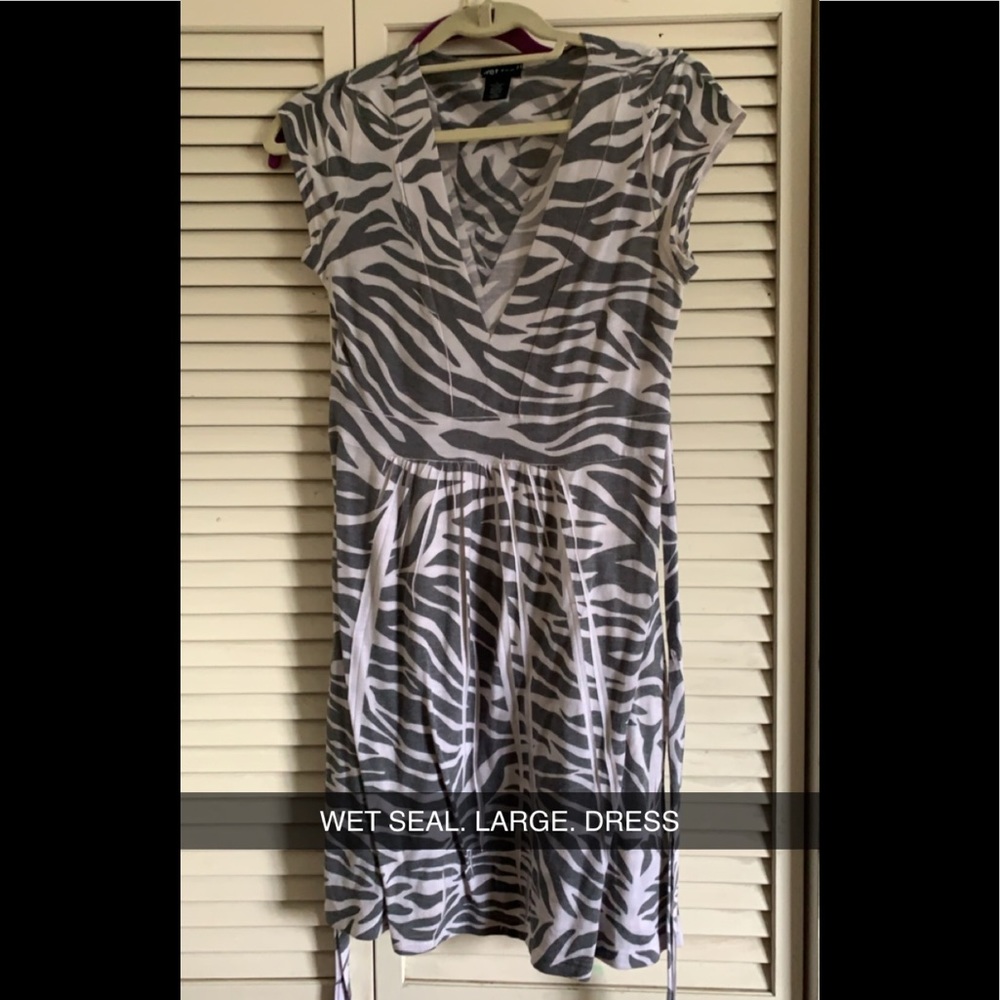 CUTE WET SEAL DRESS